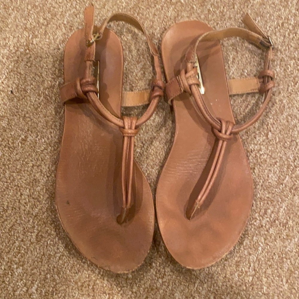 Also brown sandals